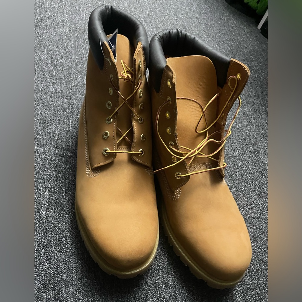 Men’s Nubuck Timberland boots - Picture 3 of 3